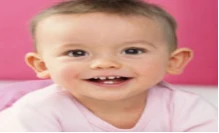 Q : Mon fils a 19 mois et il n'a que quatre dents, deux pour chaque dent de d...
