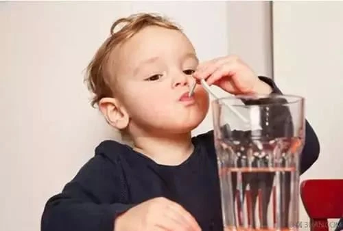 Comment les boissons nous gâchent les dents